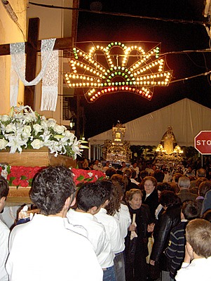 Vista de la plaza de Zafarraya el día 3 de mayo